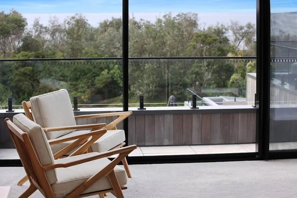 Holiday home Beachfront Escape - 6 Bedroom, Pool & Beach Access Merimbula