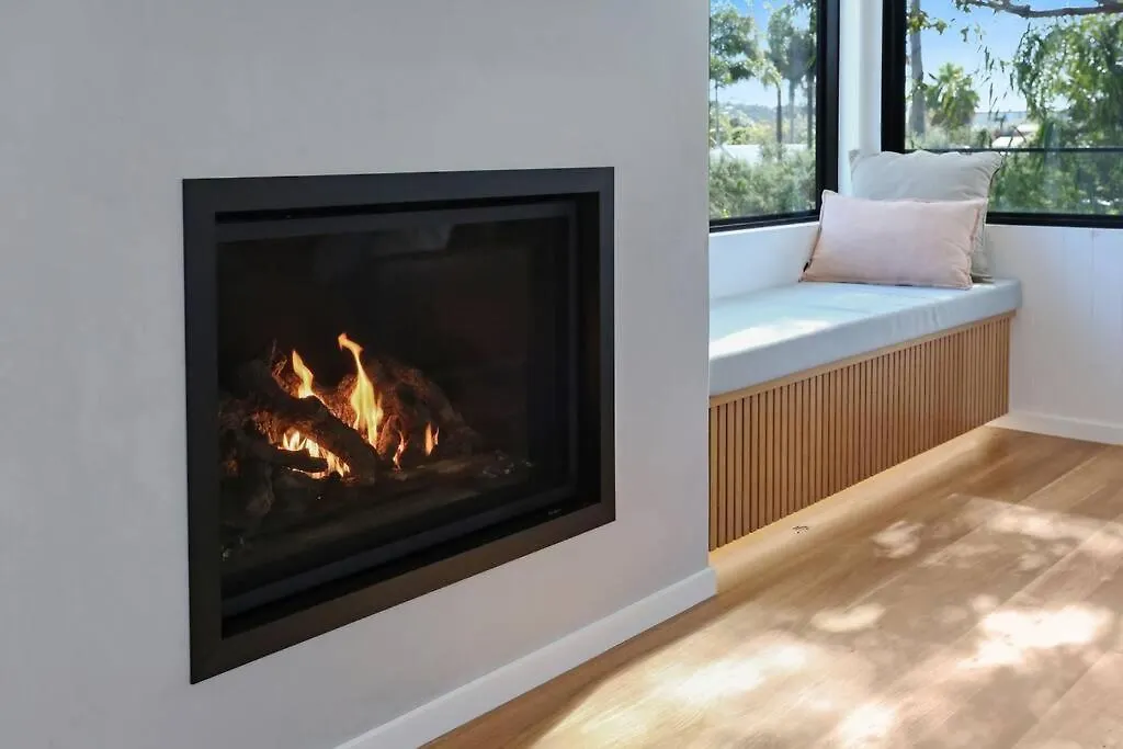Beachfront Escape - 6 Bedroom, Pool & Beach Access Merimbula Australia