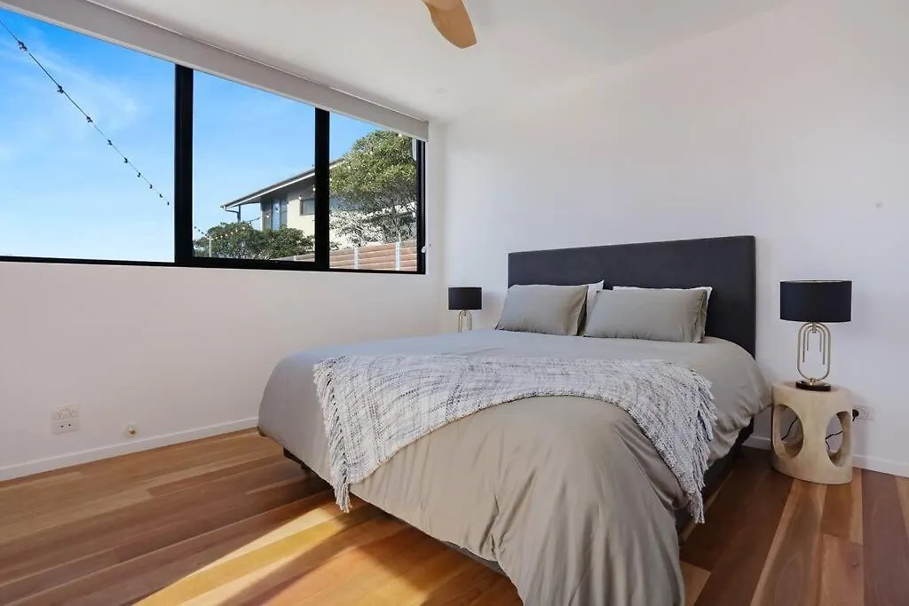 Beachfront Escape - 6 Bedroom, Pool & Beach Access Merimbula Holiday home