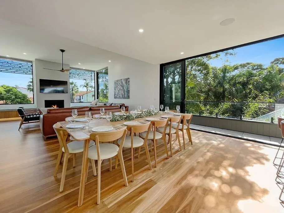 Holiday home Beachfront Escape - 6 Bedroom, Pool & Beach Access Merimbula