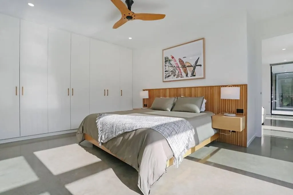 Beachfront Escape - 6 Bedroom, Pool & Beach Access Merimbula 0*,