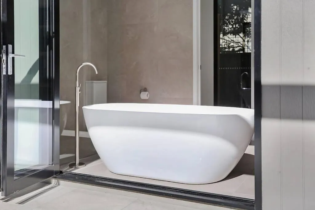 Beachfront Escape - 6 Bedroom, Pool & Beach Access Merimbula Holiday home