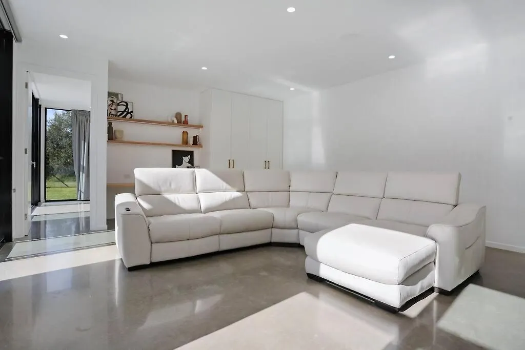 Holiday home Beachfront Escape - 6 Bedroom, Pool & Beach Access Merimbula Australia