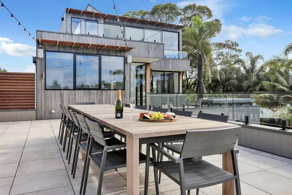Holiday home Beachfront Escape - 6 Bedroom, Pool & Beach Access Merimbula