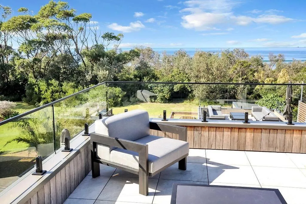 Holiday home Beachfront Escape - 6 Bedroom, Pool & Beach Access Merimbula