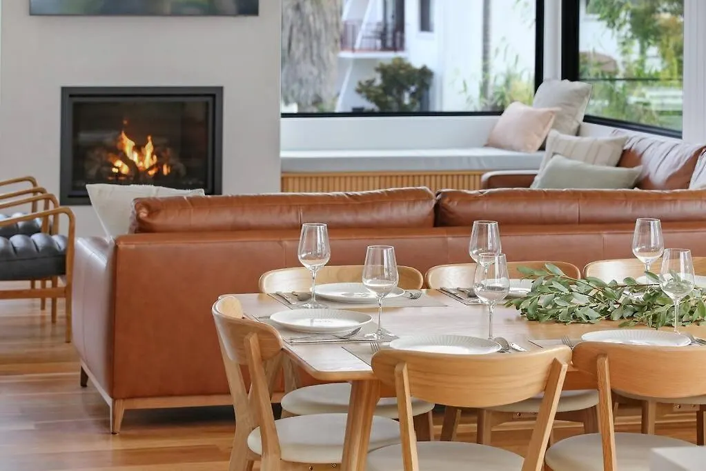 Beachfront Escape - 6 Bedroom, Pool & Beach Access Merimbula Semesterbostad
