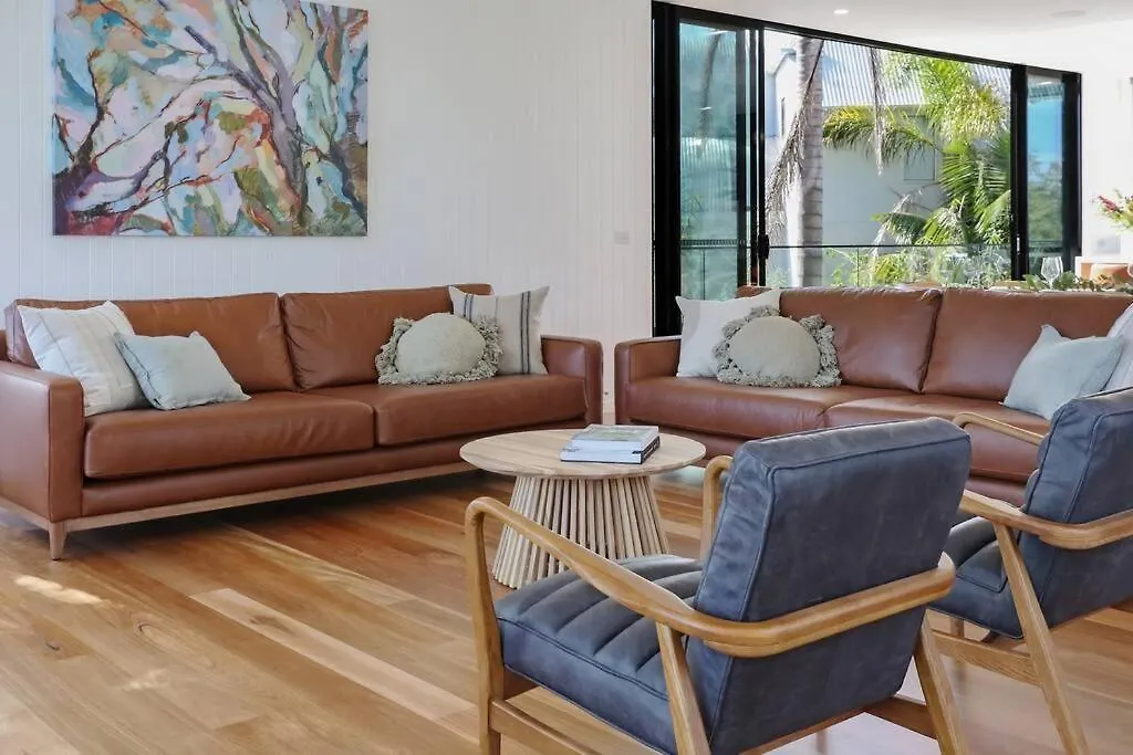 Beachfront Escape - 6 Bedroom, Pool & Beach Access Merimbula 0*,  Australien
